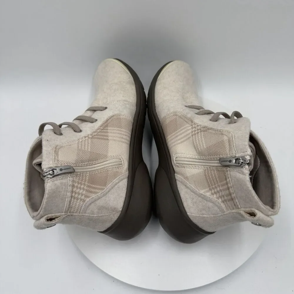 Bzees Women’s Cream Plaid Kickback Washable Ankle Booties, Size‎ 9